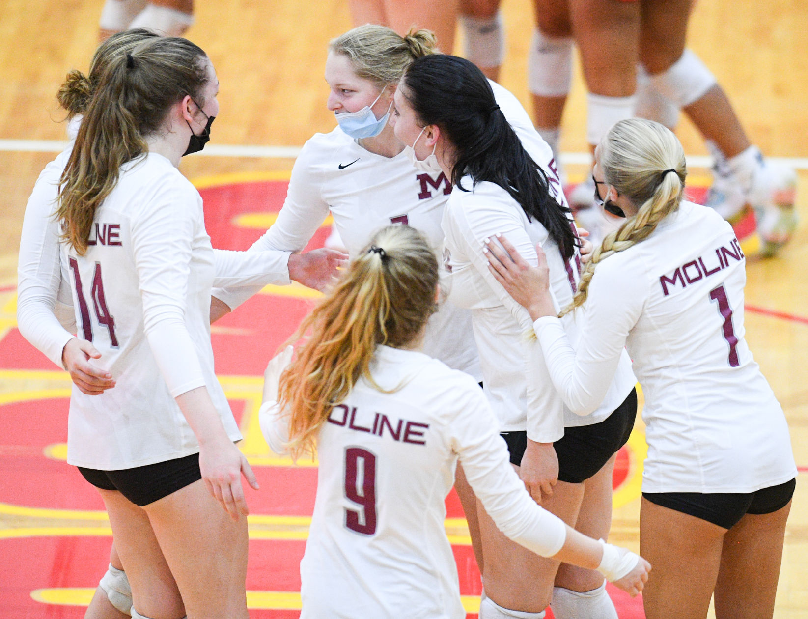 100521-qc-spt-moline-ri-vball-012